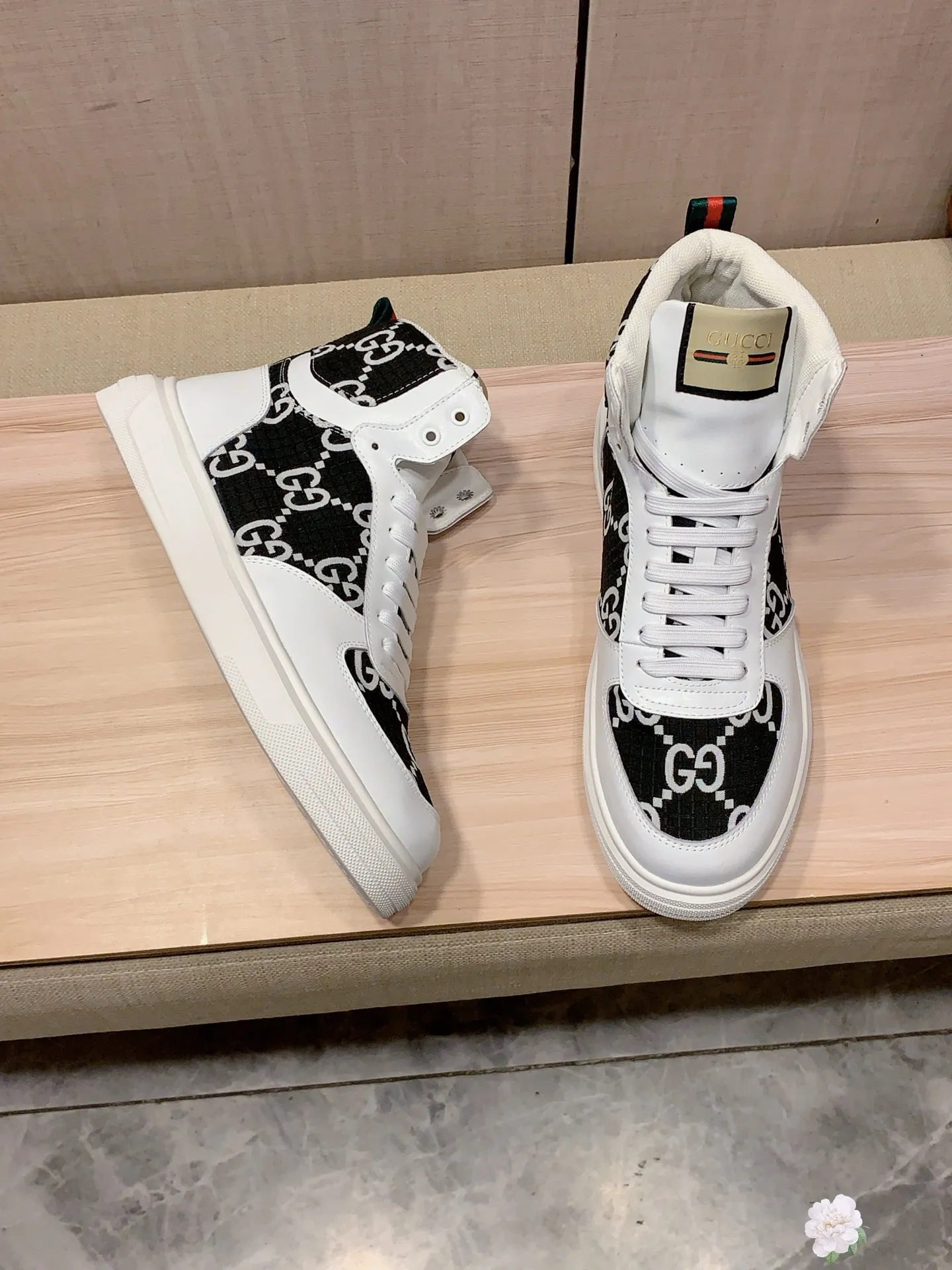Men's men's shoes💰442💰💰🎩🎩[Lightning][Lightning] "Gucci*" latest • popular casual shoes, top brand [seduce] luxury ~ purchasing agency, top ~ quality. [Strong] The upper is made of imported breathable cowhide with fabric material ➕ Breathable sheepskin feet (•) and fine workmanship. The original stylish and stylish soft rubber wear-resistant and non-slip outsole is light and comfortable on the feet. The real thing looks better when photographed in person. 111: code: 38-44, 3️⃣ colors selected